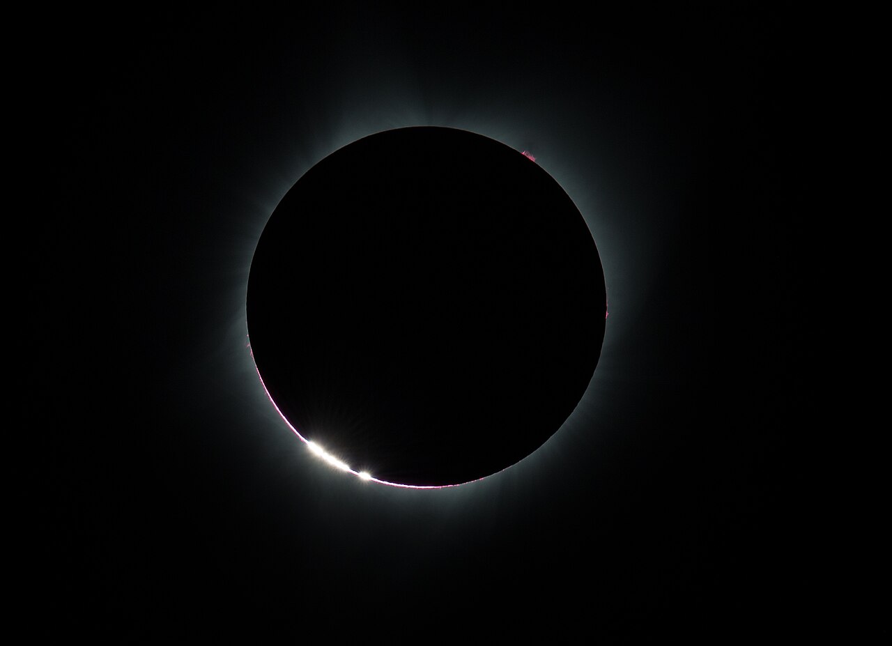 Baily’s beads near the edge of the Moon during the August 21, 2017 solar eclipse over Madras, Oregon; historical context, not the 2027 eclipse