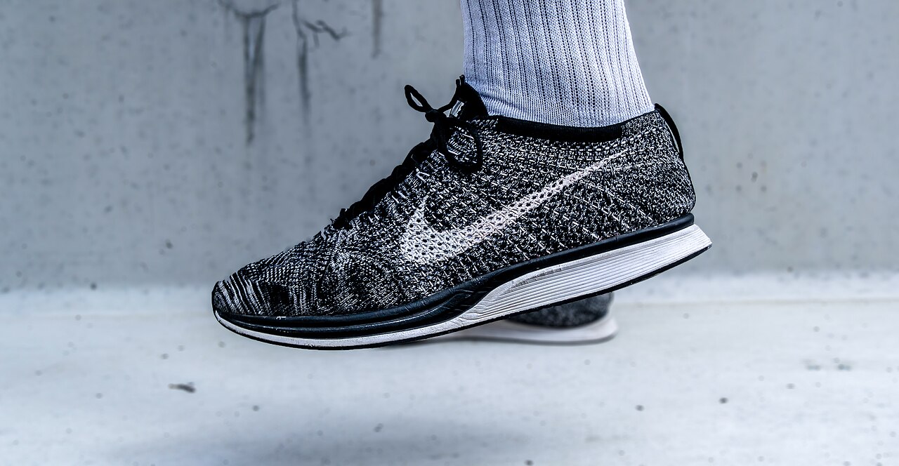 An older Nike running shoe worn with a white sock, photographed in 2016; this is not the Vegam Run model